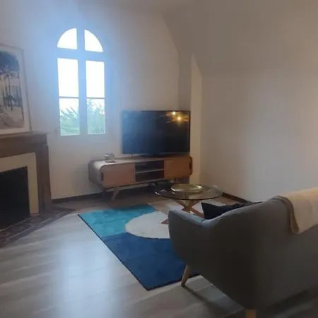Bright 65 M With View Of The Basin Lägenhet *