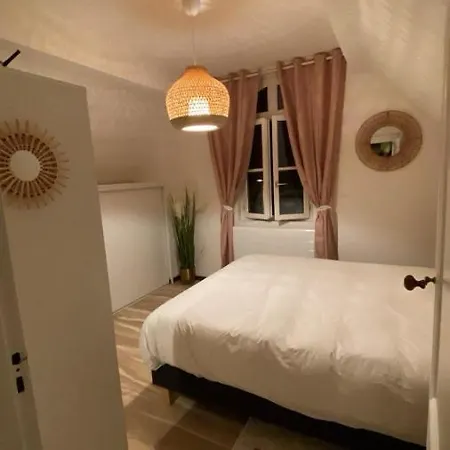 Bright 65 M With View Of The Basin Lägenhet *